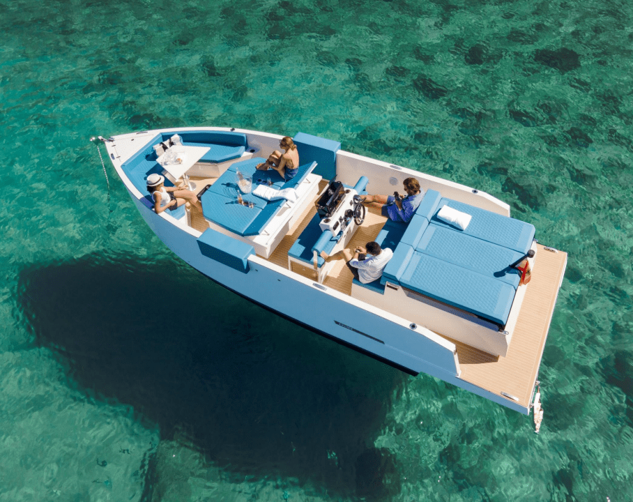 De Antonio Yachts – D28 DECK